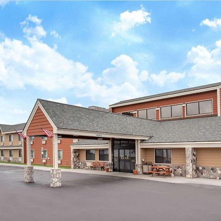 Americinn By Wyndham Calumet Exterior photo