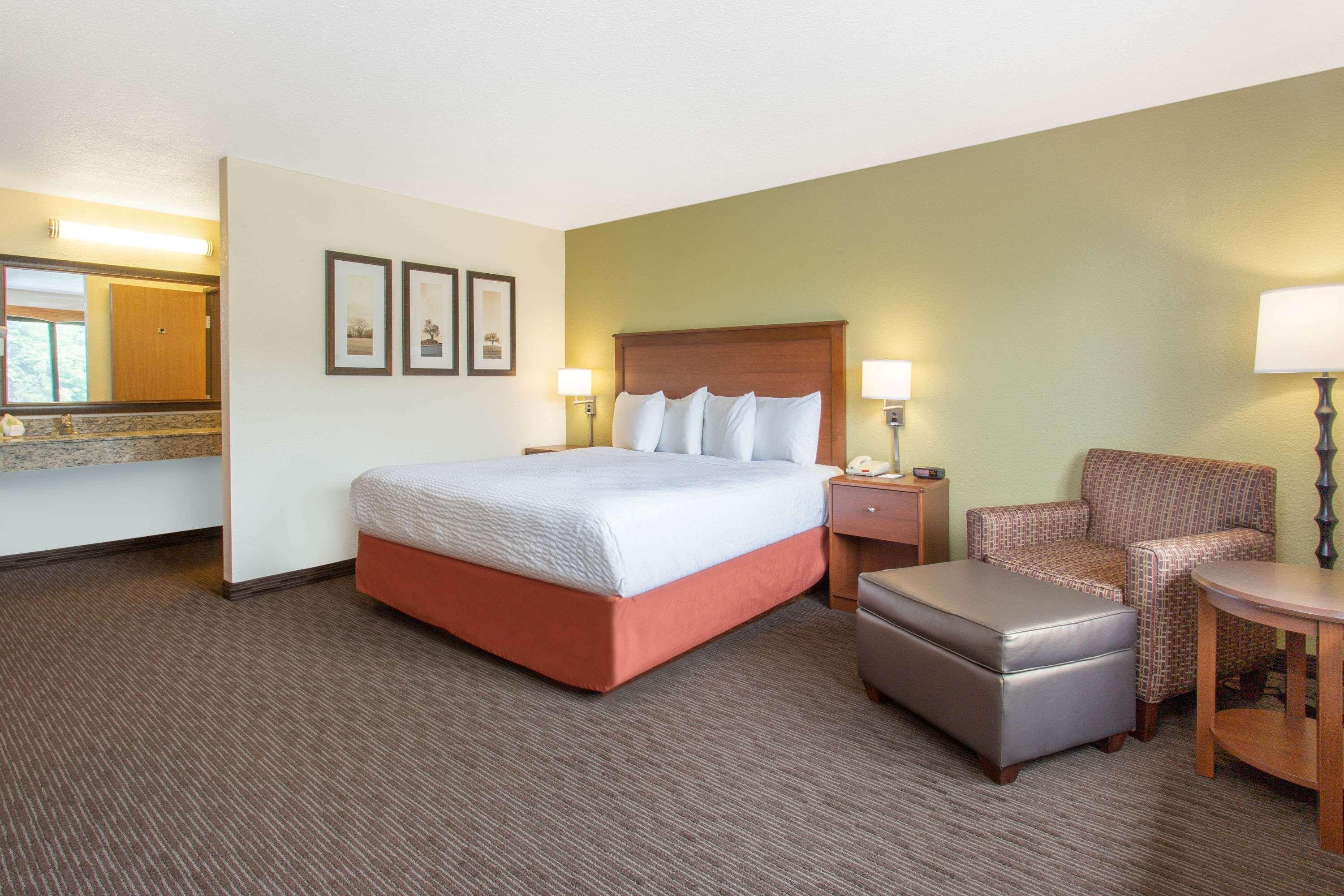Americinn By Wyndham Calumet Exterior photo