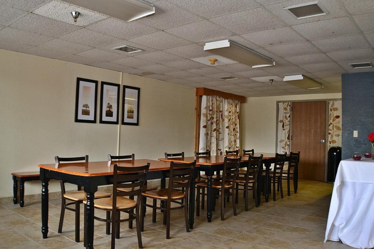 Americinn By Wyndham Calumet Exterior photo